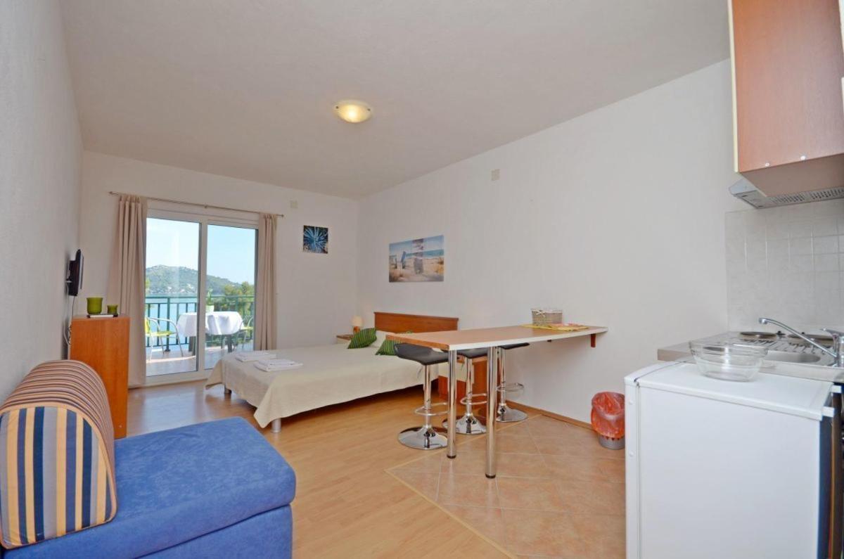 Apartments Luka Uble Ngoại thất bức ảnh