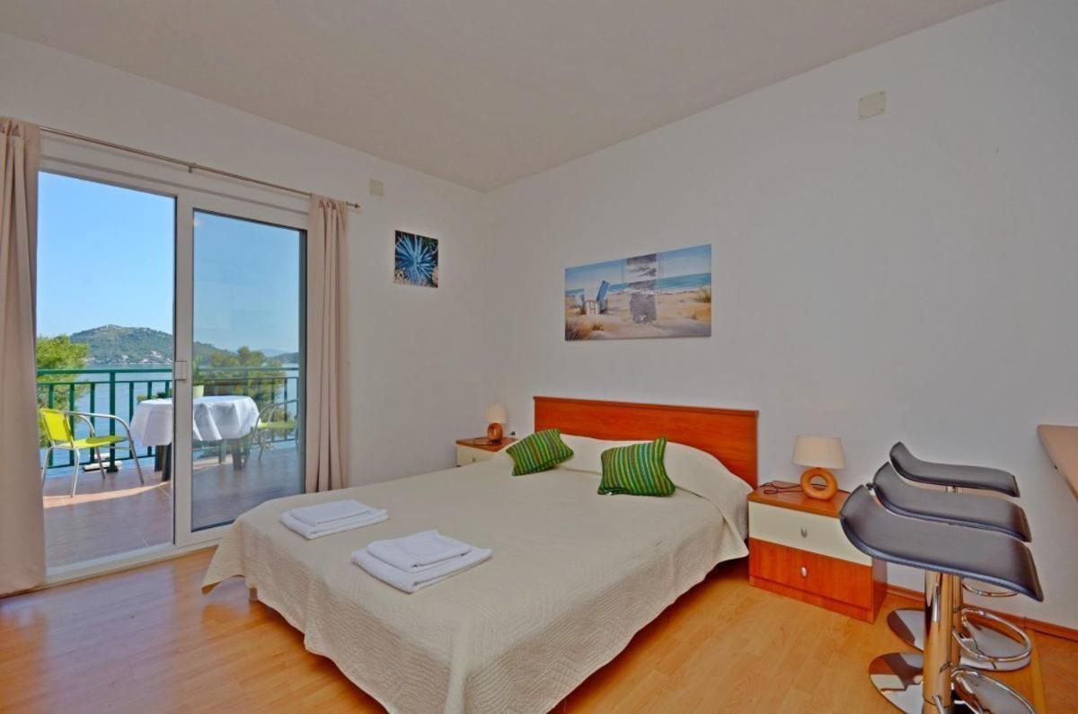 Apartments Luka Uble Ngoại thất bức ảnh